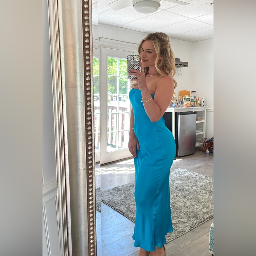 GORGEOUS & SEXY Revolve blue silk midi strapless dress (size, medium)